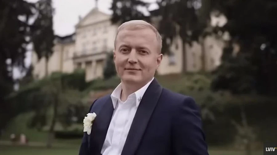 Експрокурора, який влаштував лакшерівесілля з експрацівницею ДБР, оголосили у розшук