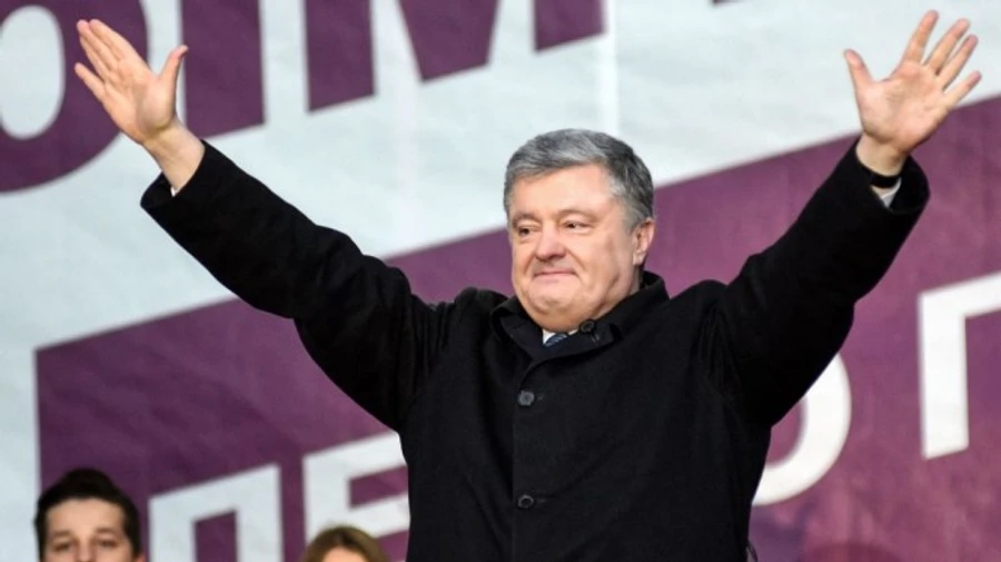 Порошенко в аэропорту будут встречать его депутаты из Киевсовета