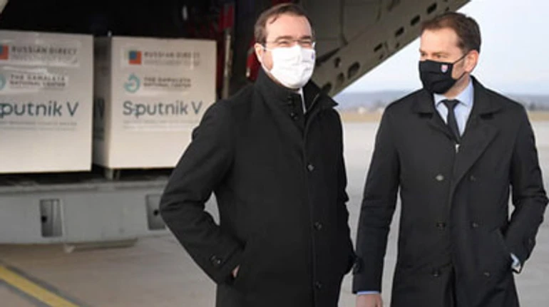 Спутник та реванш: як російська вакцина розсварила владу Словаччини