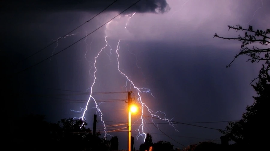 Синоптики объявили штормовое предупреждение