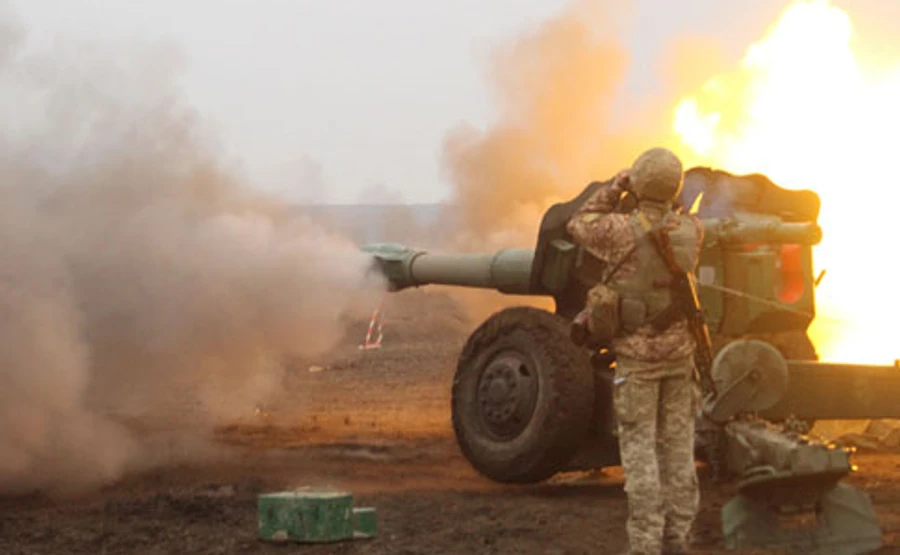На Донбассе тяжело ранили военного