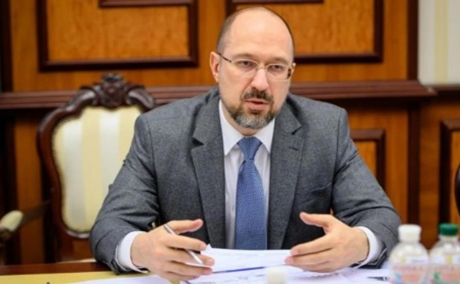 Ежедневно Украина производит более полумиллиона масок – премьер