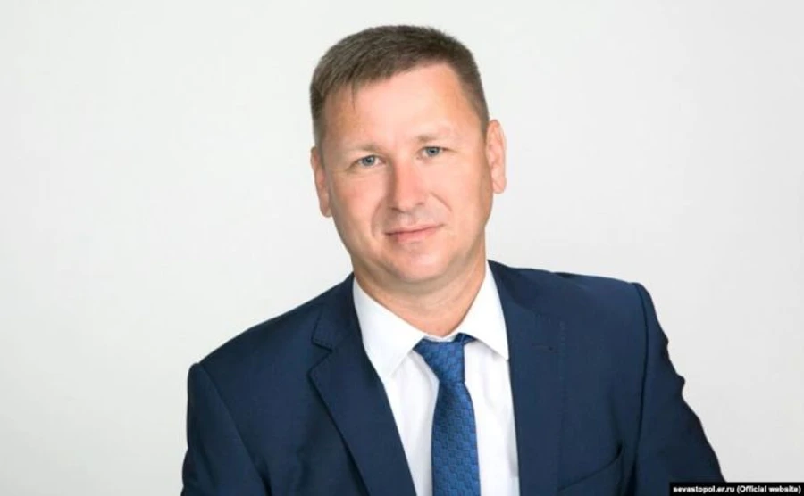 Кримчанину з Єдиної Росії, який приїхав за паспортом, оголосили підозру в сепаратизмі