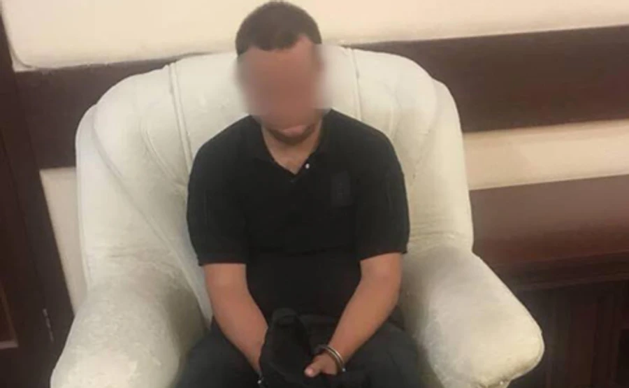 Конвоиру, который помог мошеннику бежать из-под стражи, объявили о подозрении