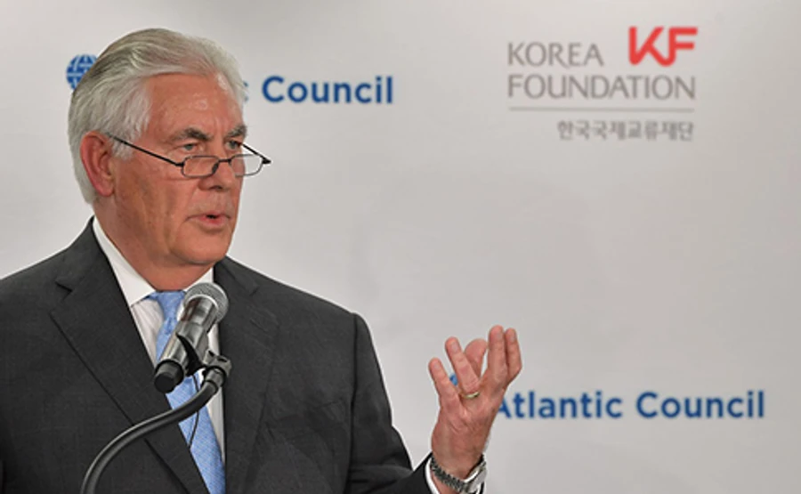 Тіллерсон: США не можуть прийняти вторгнення РФ в Україну, санкції не скасують