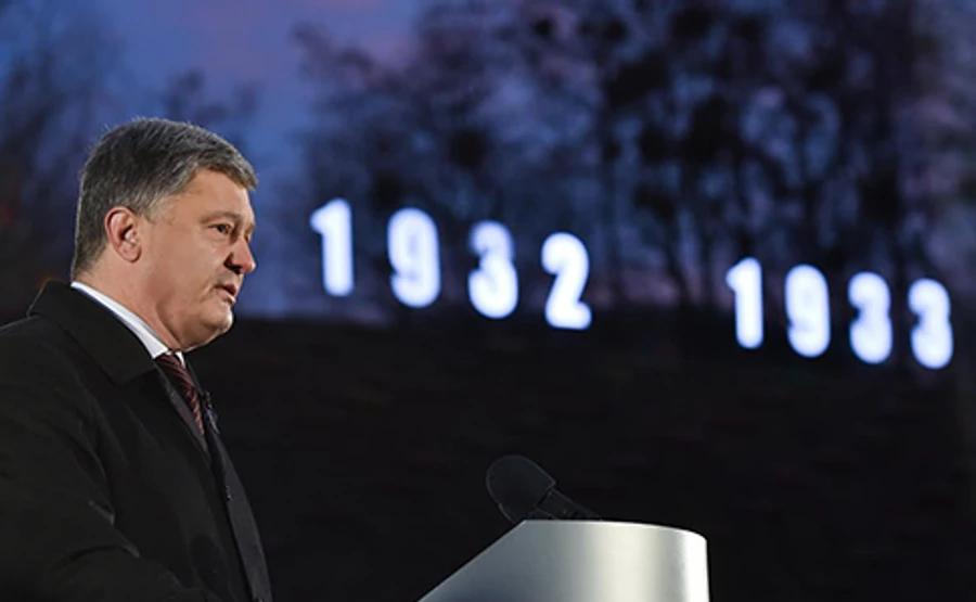 Порошенко: Апологети заперечення геноциду живуть в одній географічній точці