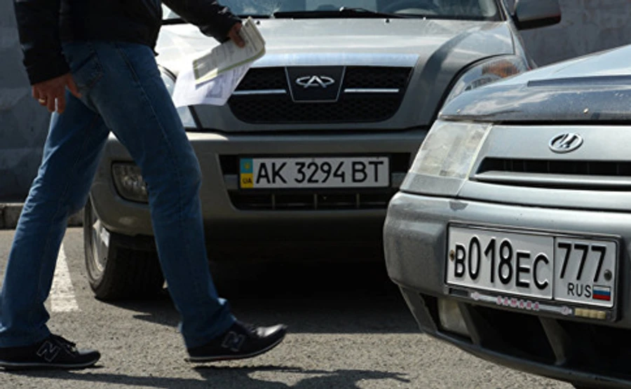 В Керчи – очереди на замену украинских автономеров