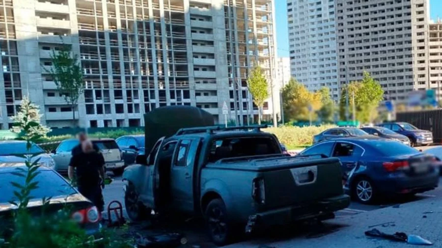 У Києві вибухнуло пофарбоване під військове авто, коли до нього наближався власник