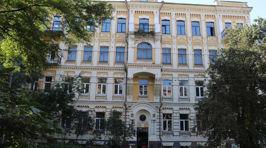 В центре Киева реставрируют исторический памятник XIX века