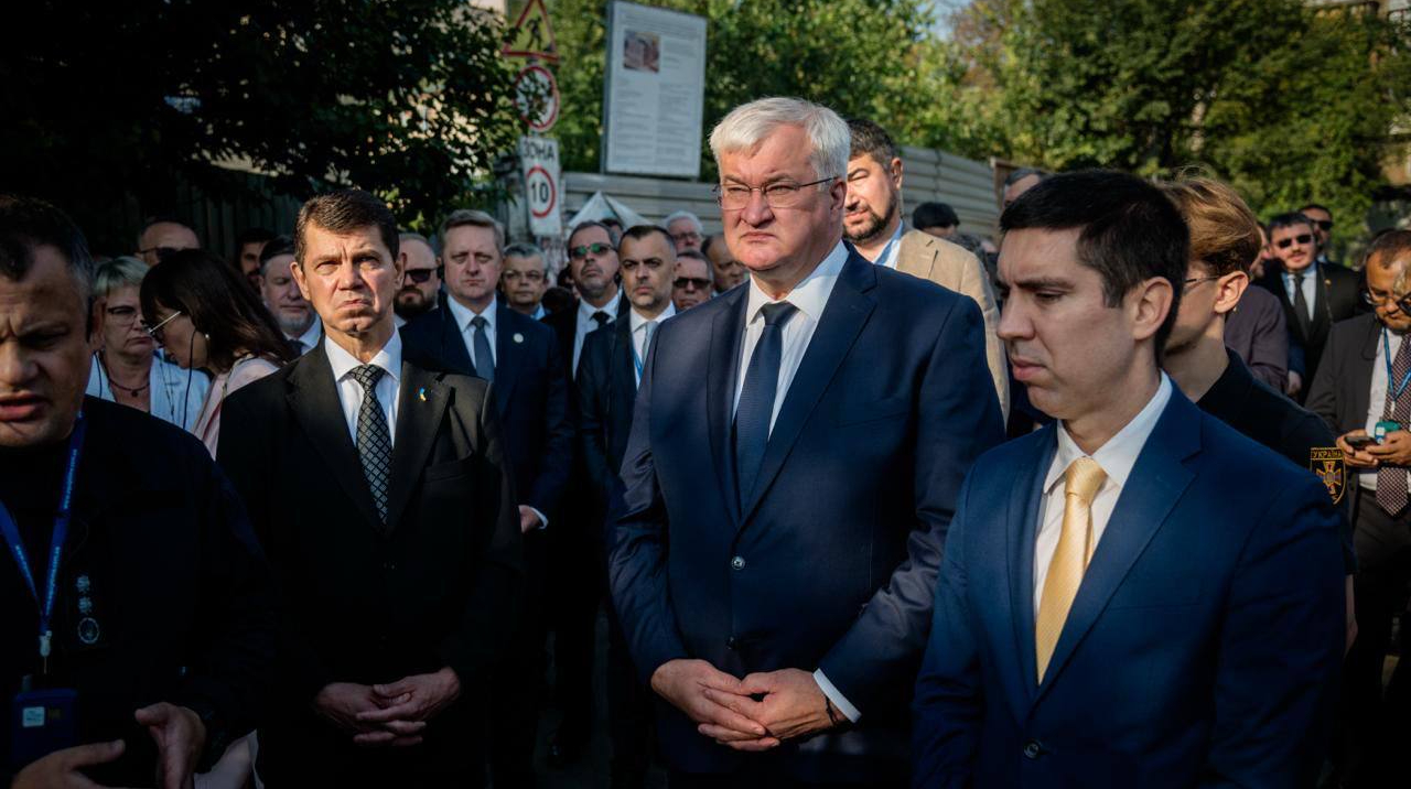Сибіга оголосив про початок наради послів в Україні, які сфокусуються на відновленні миру
