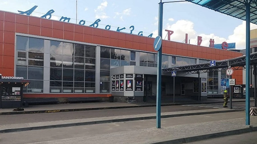 Evacuations from railway stations and markets underway in several cities of Ukraine due to reports of mining