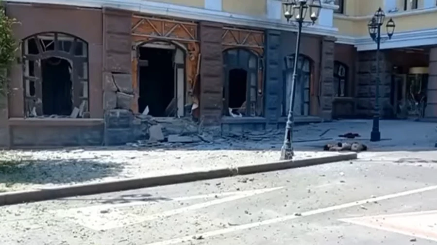 В центре Донецка прилетело на похороны командующей оккупантов, в ОП говорят: ударили по себе