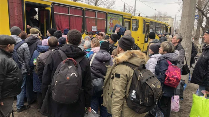 З Маріуполя вдалося евакуювати 4 автобуси людей 