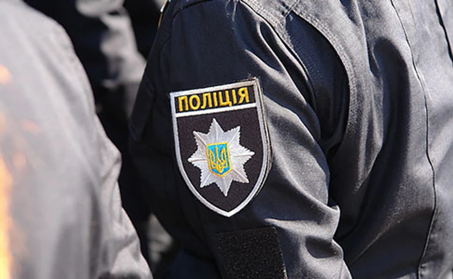 Полицейского избили за замечание об отсутствии маски