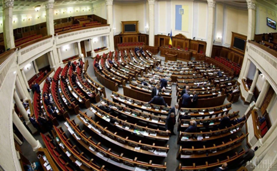КС разрешил Раде сократить количество депутатов