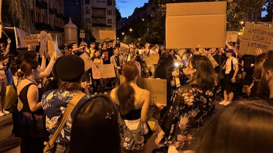 Пятый день украинцы вышли на акции протеста против скандального закона о НАБУ и САП