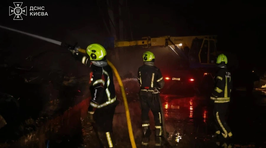 Fires break out in Kyiv's Pechersk district after Russian attack