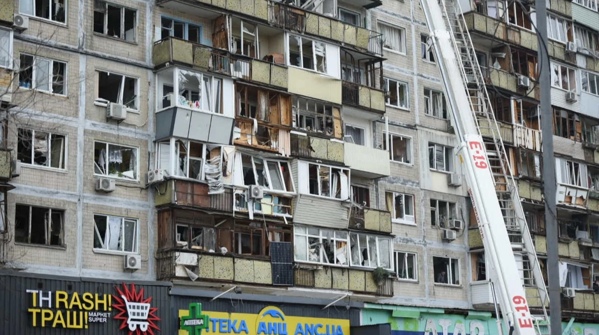 Over 600 windows and balconies damaged along Kharkiv Motorway in Kyiv, traffic resumed – photo