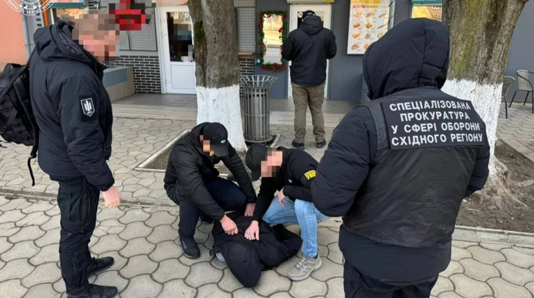 ДБР: Прикордонник, підозрюваний у трансфері чоловіків, хотів відкупитися від служби на передовій