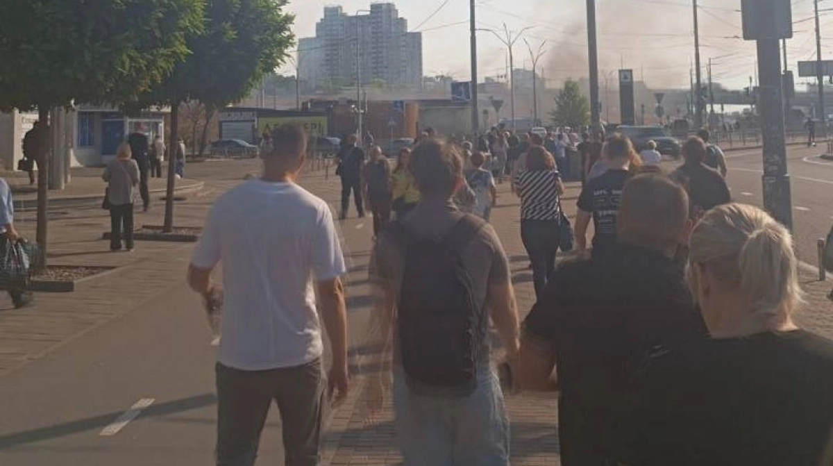 Росіяни атакують Київ дронами – є влучання в АЗС, мер повідомив про потерпілих