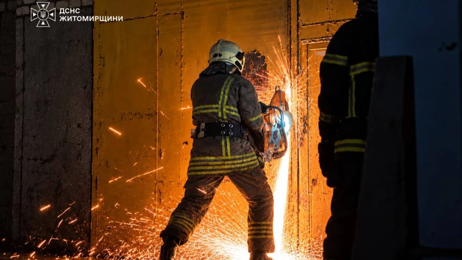 На Житомирщині дрони пошкодили енергооб'єкт, амбулаторію та будинок