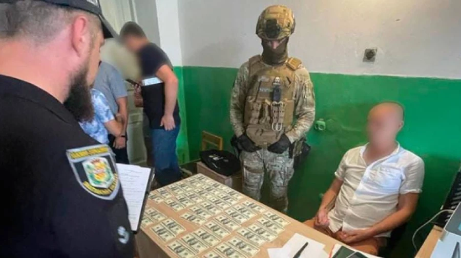 Хірург та психолог військового госпіталю продавали липові довідки ухилянтам