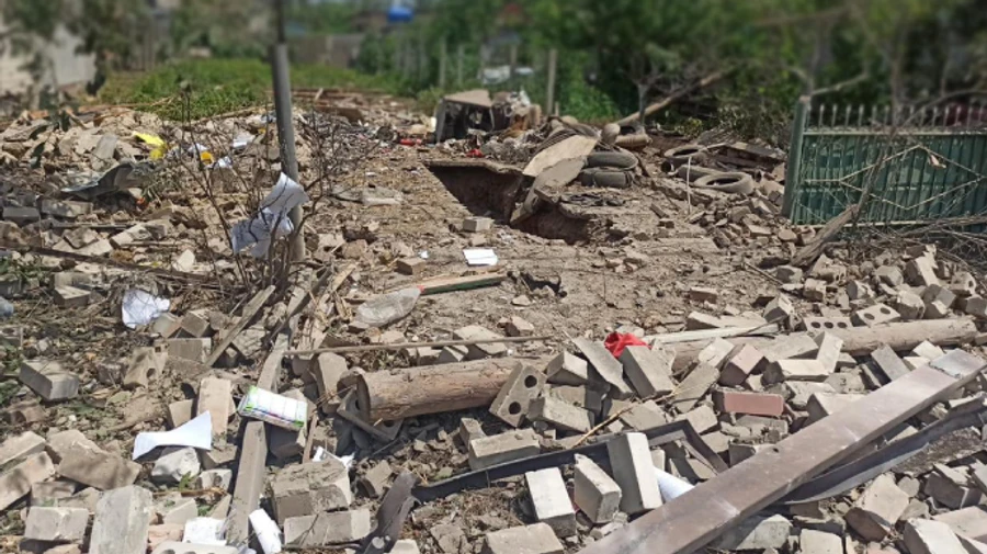 Russians drop explosives near aid distribution point in Kherson Oblast, injuring woman 