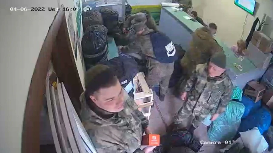 Набор кастрюль и спиннинги: следователи узнали, что россияне крали в Буче