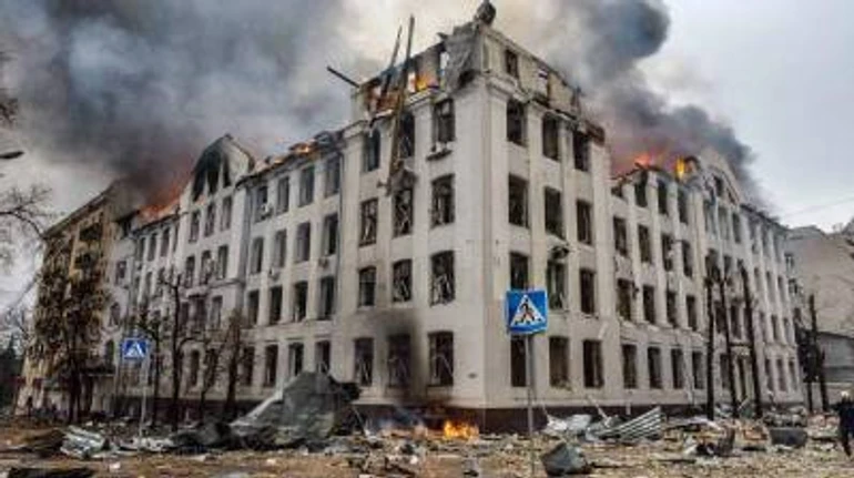 5 відповідей про економіку на війні: курс гривні, банки, сума збитків