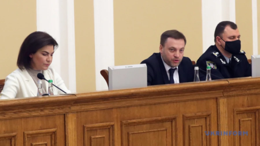 Монастырский хочет единый реестр оружия в Украине в ближайшее время