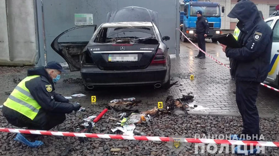 На Львівщині спалили Мерседес кандидата на голову ОТГ