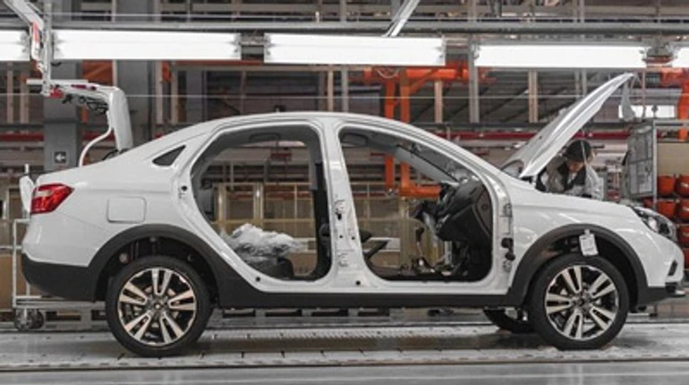 Покупай российское: как в Украине продают автомобили из РФ