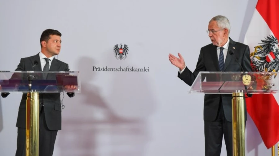 Зеленський: У нас немає відносин з Росією, є тільки початок діалогу