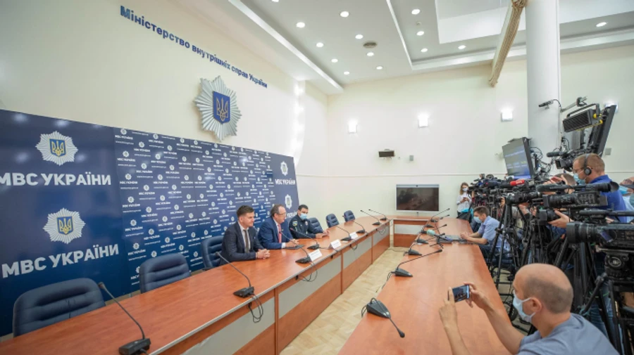 Для выявления нарушителей на дорогах полиция введет фантомные патрули