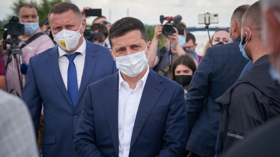 Националисты спрашивают Зеленского о Медведчуке, президент разводит руками