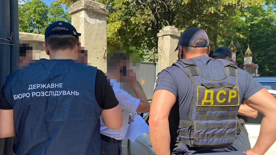 Военного прокурора поймали на системных взятках