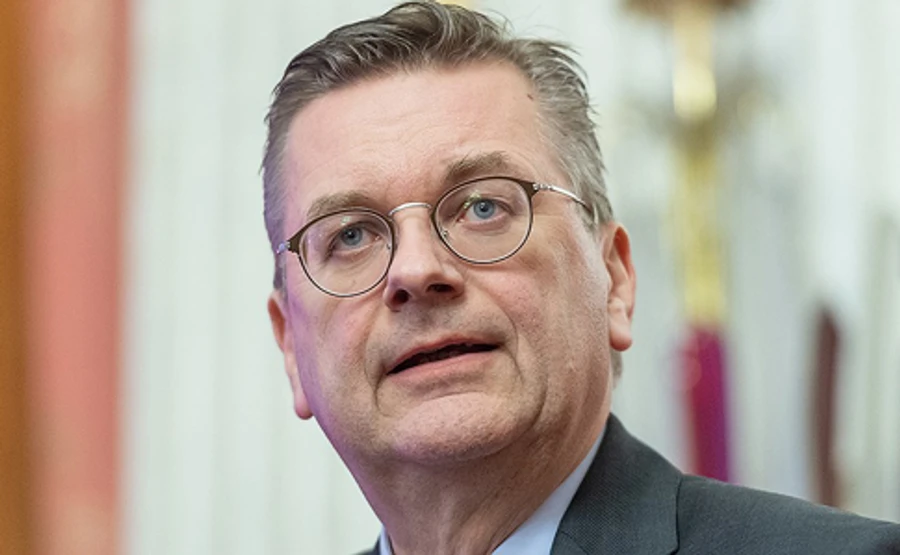 Глава Німецького футбольного союзу подав у відставку через подарунок Суркіса