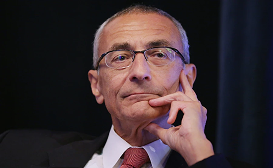 Глава штаба Клинтон обвинил россиян во взломе писем для WikiLeaks