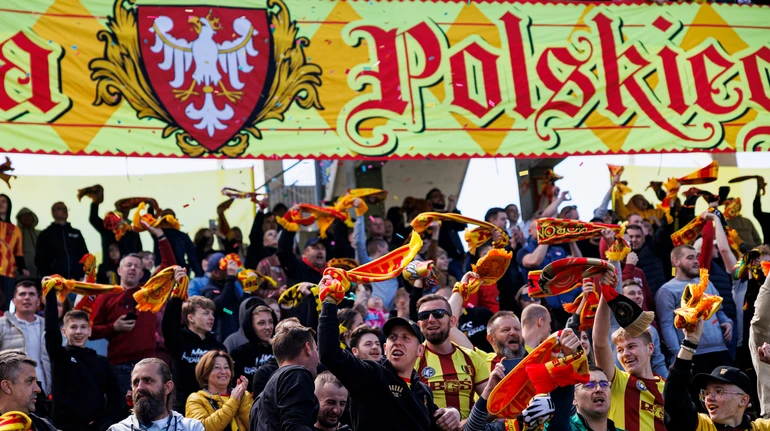 Экстракласса бьет рекорды: польские клубы генерируют миллионы, заполняют стадионы и разрывают Лигу конференций