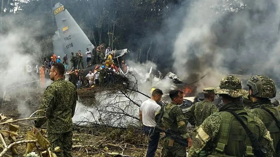 В Колумбии разбился военный самолет, более 60 погибших