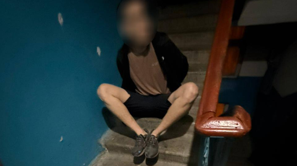 У Києві затримали чоловіка, який вночі стріляв з вікна