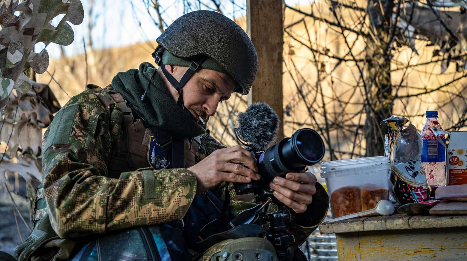 Не хочу годувати цього вовка – фотограф і азовець Роман Закревський про чорнуху, любов і красу під час війни Не хочу годувати цього вовка – фотограф і азовець Роман Закревський про чорнуху, любов і красу під час війни