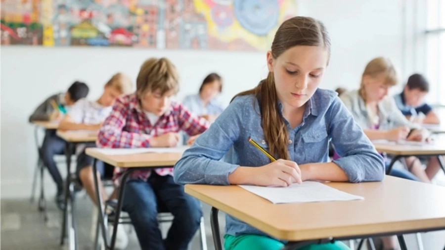 Russians bring propaganda dictionaries to schools in occupied Luhansk Oblast