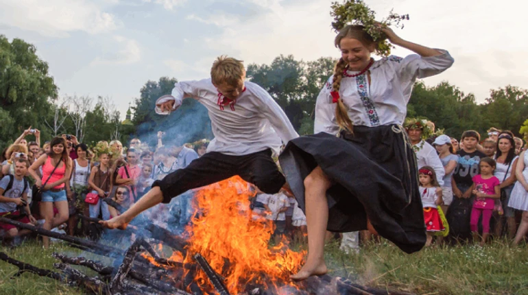 Купаться или не купаться. Какие традиции, приметы и суеверия были на праздник Купала