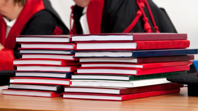 Амнистия для плагиаторов. Что не так с добровольным отказом от научных степеней и при каких условиях он может существовать?