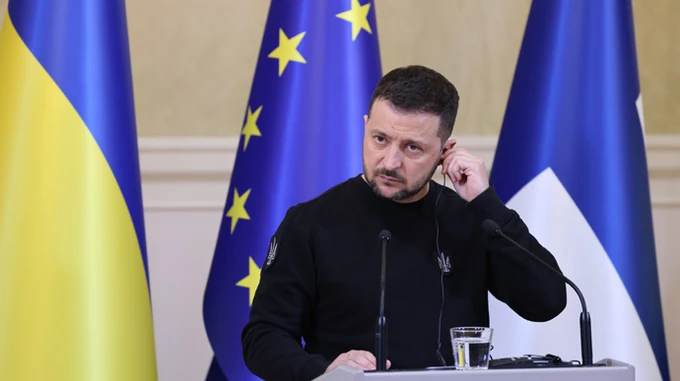 Зеленский прокомментировал угрозы Медведева его убить