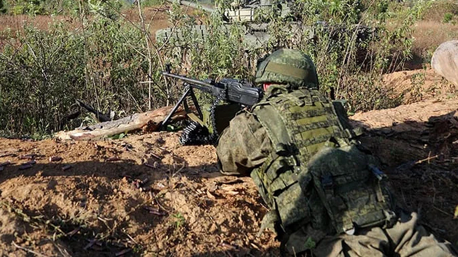 Eight Russian conscripts detained near Moscow after fleeing from Luhansk with weapons