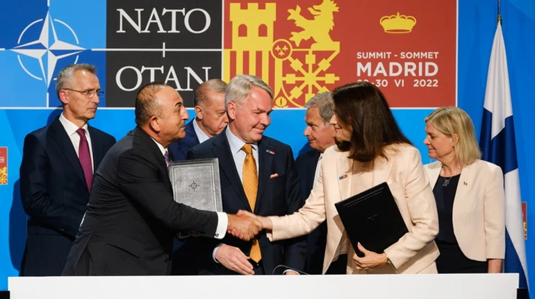 НАТО идет на границу России: как появилось историческое решение и чего ждать от саммита в Мадриде