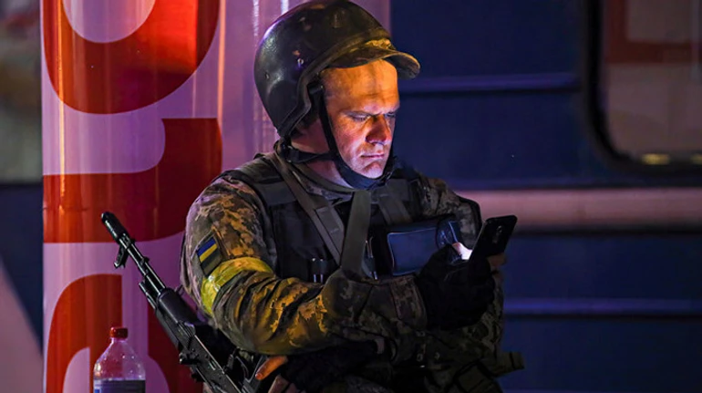 Безпека, тарифи та безкоштовний роумінг. Як мобільні оператори працюють під час війни