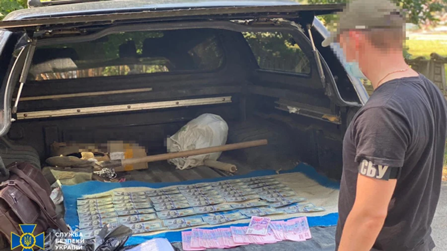 В Киеве разоблачили схему в ритуальной службе: продавали места на закрытых кладбищах